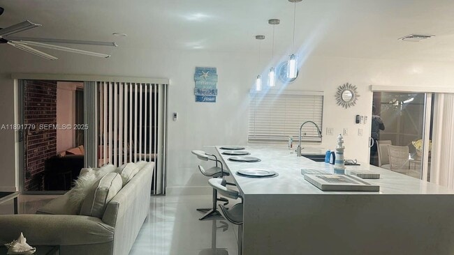 Building Photo - 541 SE 17th Ave