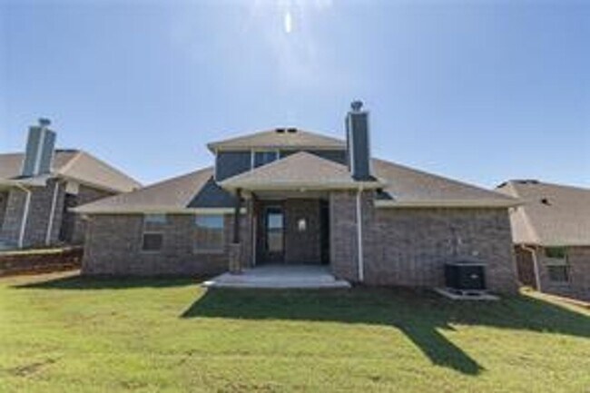 Building Photo - Brand New! 4 bedroom 3 bath home in Edmond...