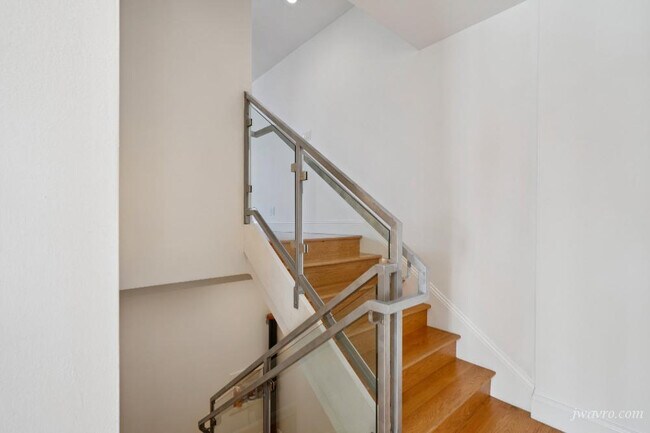 Building Photo - 641 Natoma St
