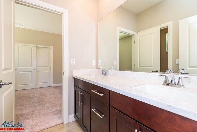 Building Photo - Gorgeous Home | Designer Materials | Desirable Location