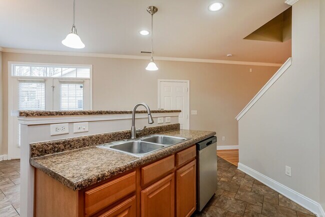 Building Photo - 130 Norwich Dr