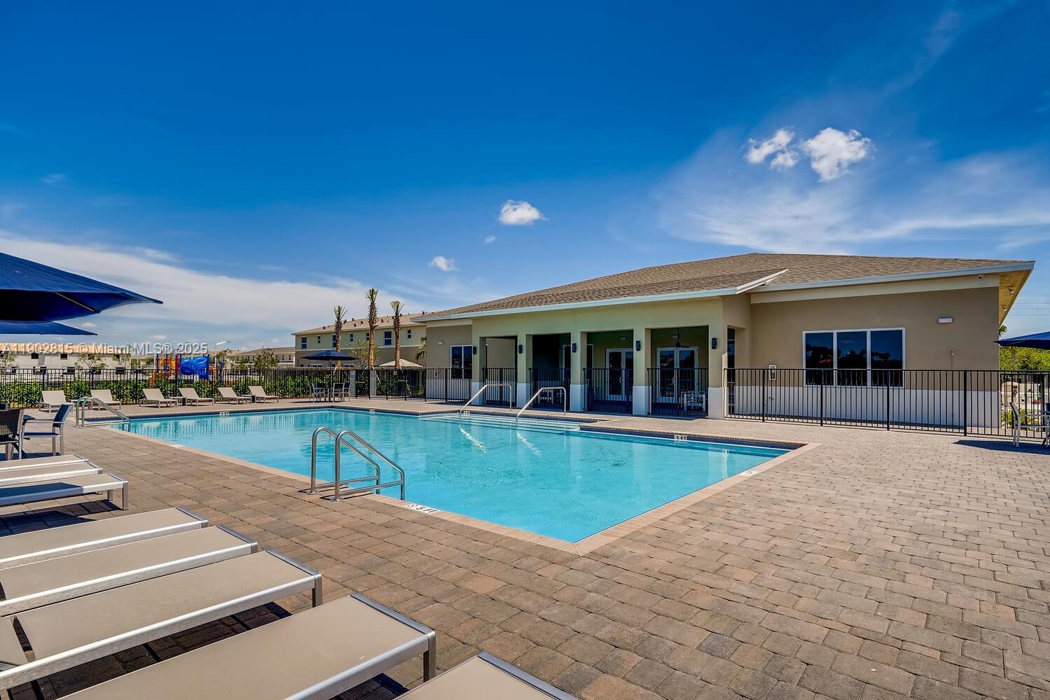 Building Photo - 444 NE 5th St