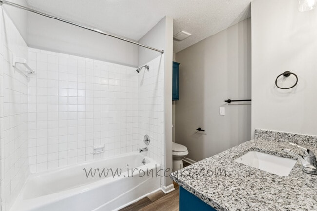 Building Photo - 6620 W 152nd St