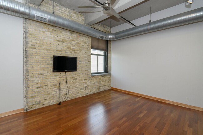 Building Photo - Luxury Milwaukee Condo for Rent
