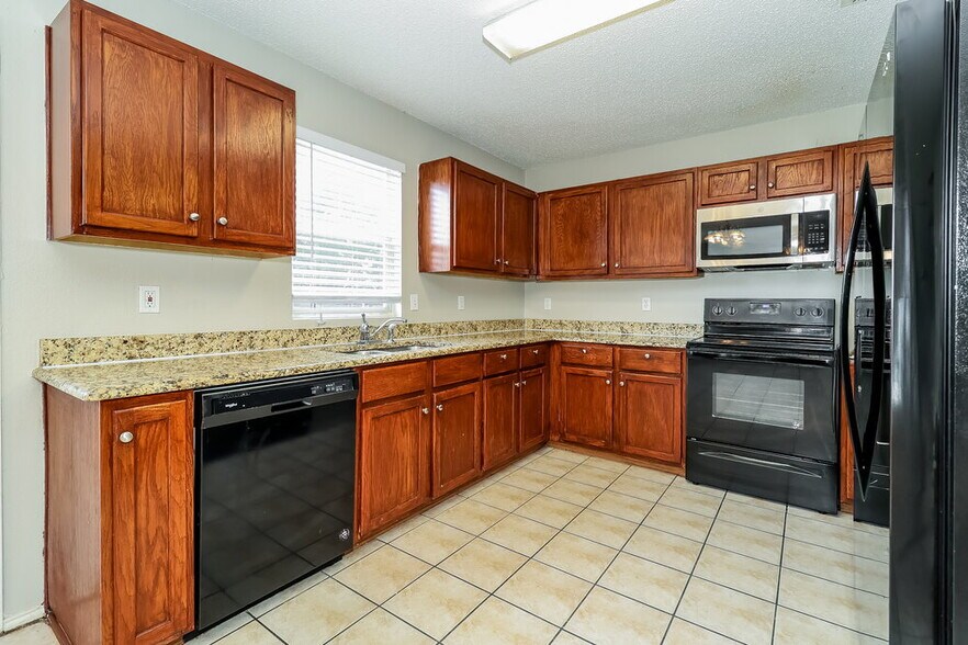 Building Photo - 8737 Hunters Point Way