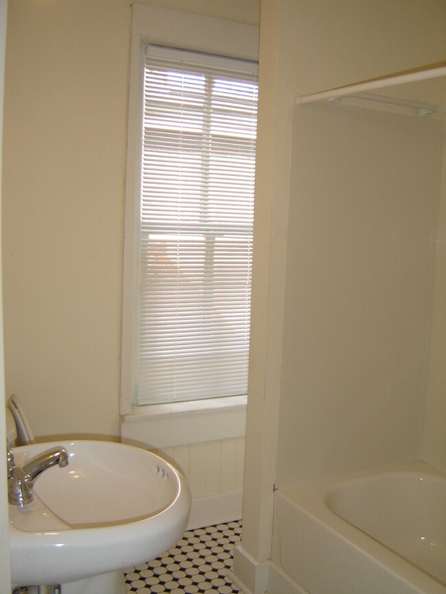 Building Photo - 406 Fountain Ct