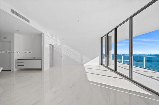 Building Photo - 700 NE 24th St