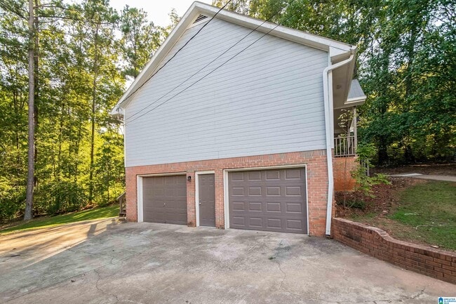 Building Photo - 3345 Thomas Ln