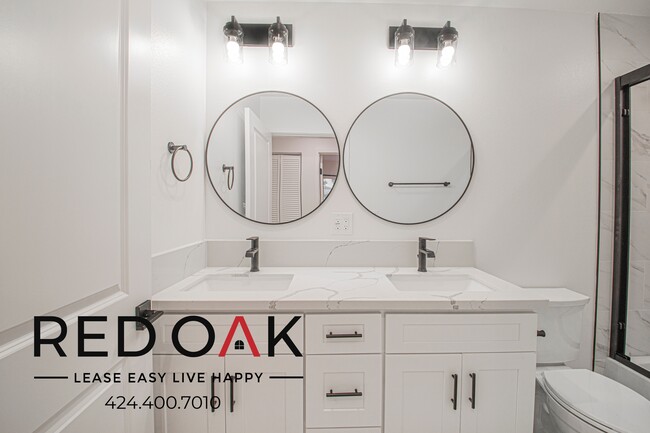 Building Photo - 856 W 47th St