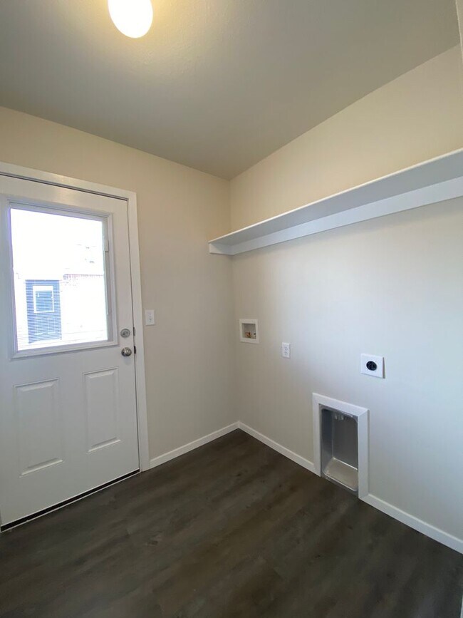 Building Photo - Pre-Leasing Now – Modern 3 Bedroom | 2 Bath Duplex in Lawlis Ranch