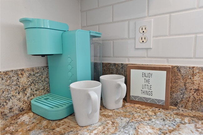 Keurig coffee maker - 709 Agate St