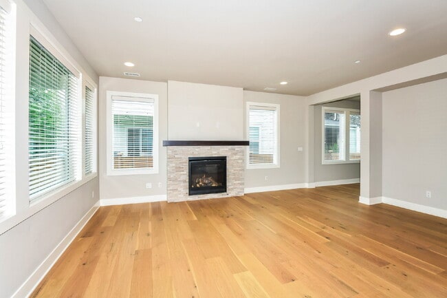Building Photo - FOR RENT- AVAILABLE NOW! -  Modern 4-Bedroom Home with A/C in Bothell's Grove North Community