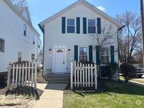 Building Photo - 3 Bedroom House