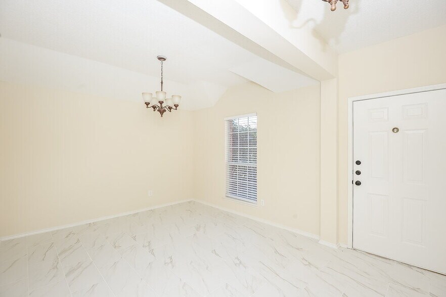 Building Photo - 720 Duke Dr