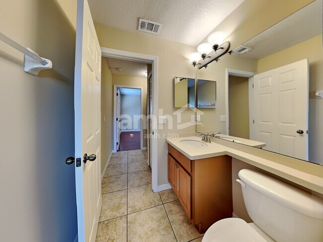 Building Photo - 2770 Spicebush Loop