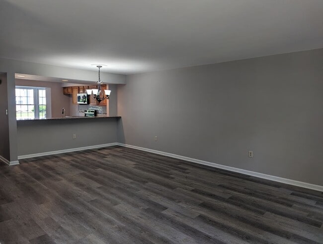 Building Photo - Available! Beautiful End Unit Condo in Bet...