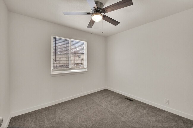 Building Photo - 7873 S Chadbourne Dr