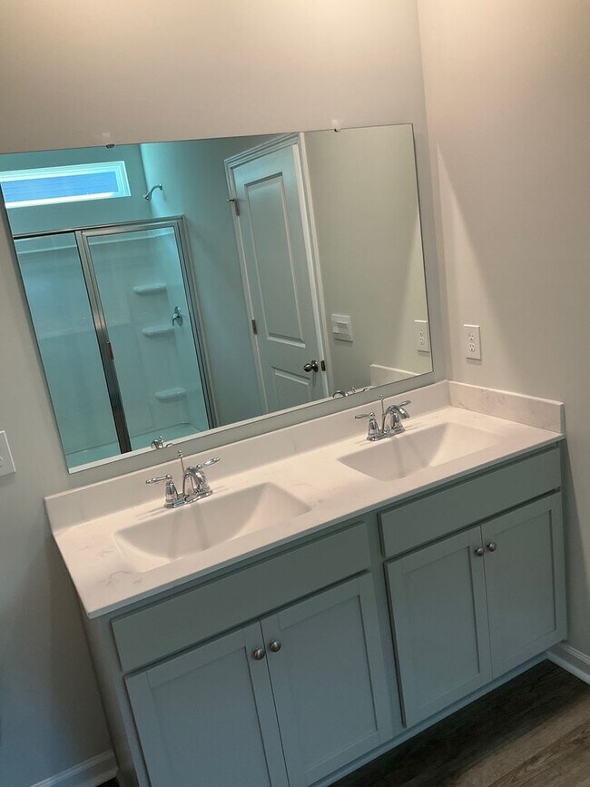 Building Photo - Welcome to this stunning townhouse in Leland, NC!