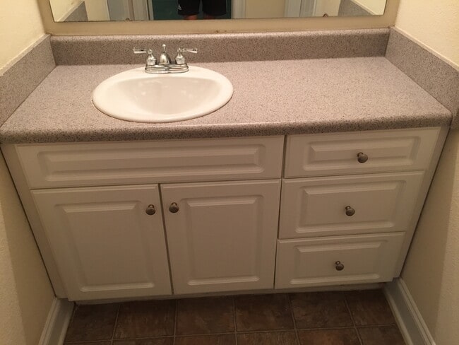 Building Photo - 4bed/4bath in Eagles Landing for JULY!