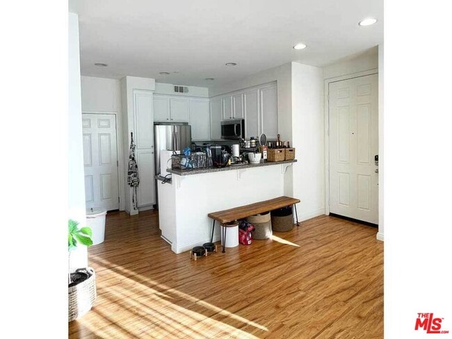 Building Photo - 10533 Maple Ln