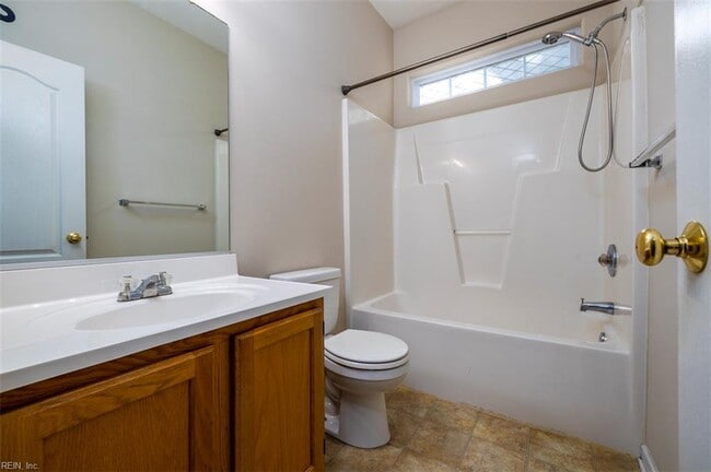 Building Photo - 5819 Woodside Ln