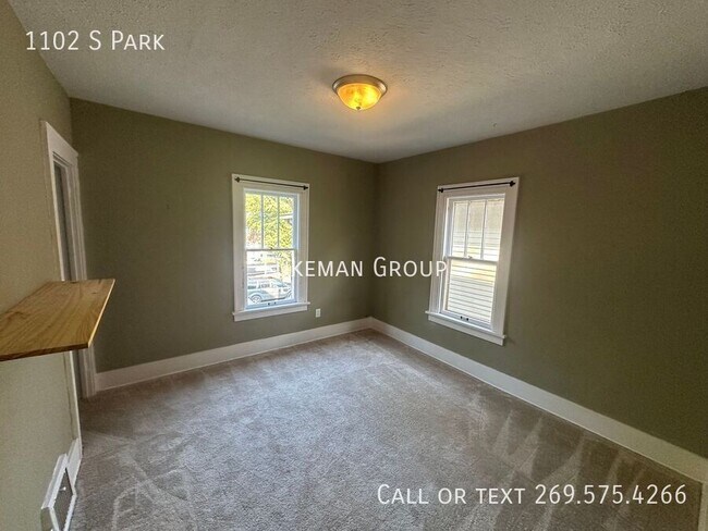 Building Photo - 1102 S Park-