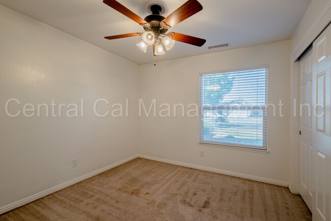 Building Photo - 3 Bedroom/2 Bath Home with Paid Solar and ...