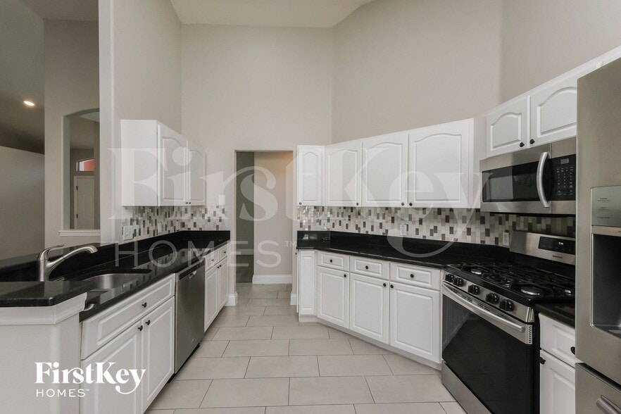 Building Photo - 7536 Regents Garden Way