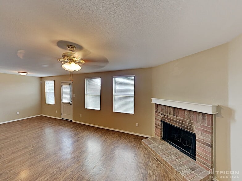 Building Photo - 505 Rosemary Dr