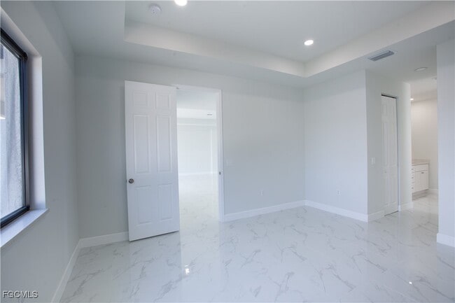 Building Photo - 1227 SE 3rd Ave