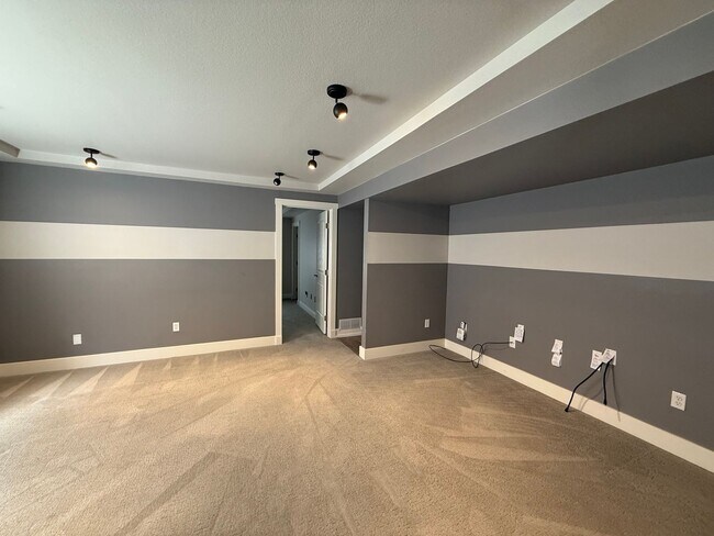 Building Photo - Your Colorado Oasis Awaits! 4 Bed, 3.5 Bath Home with Modern Amenities next to open space