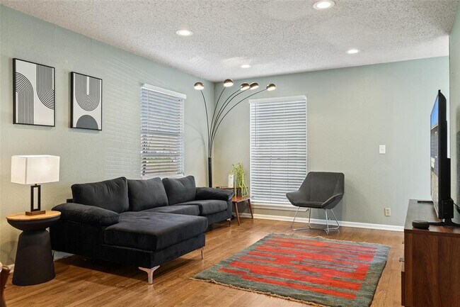 Building Photo - 2105 Columbia Cove