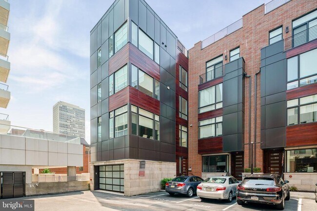 Building Photo - 142 S Front St