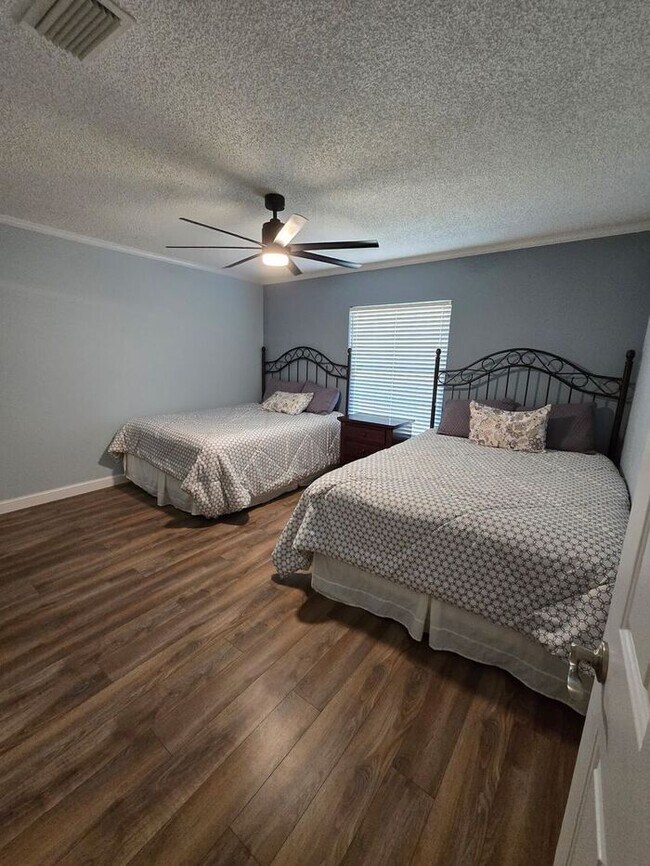 Building Photo - Cozy Condo in Errol Estates