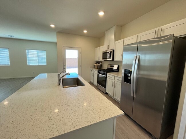 Building Photo - 3 Bedroom! Single Story Family home in the Heartland Hills Masterplan!
