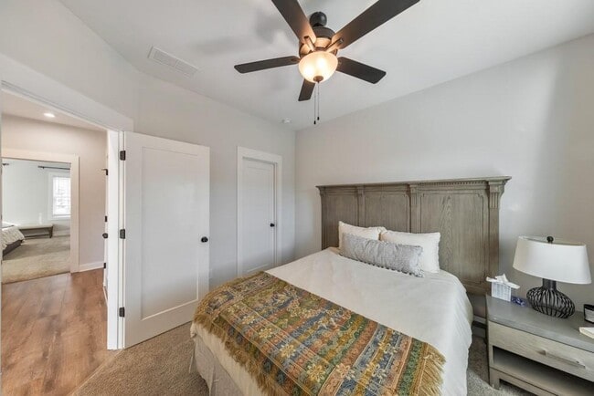 Building Photo - 320 Oak Arms Wy