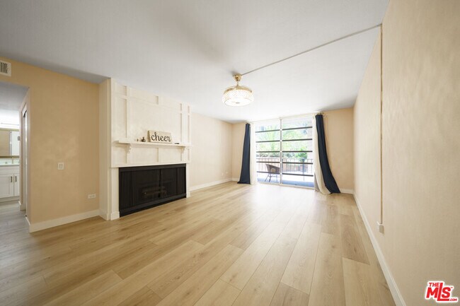 Building Photo - 421 La Fayette Park Pl