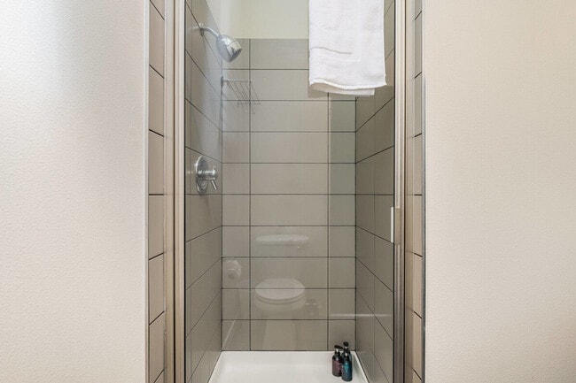 Building Photo - 1308 E Marion St