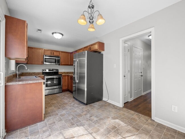 Building Photo - Welcome to Clymer Court!