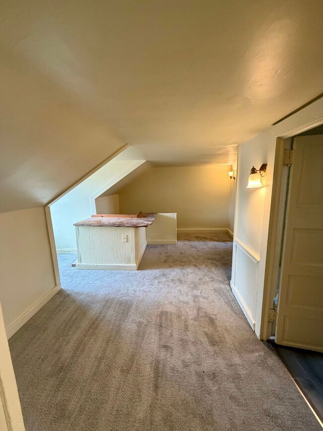 Building Photo - 230 Crystal St