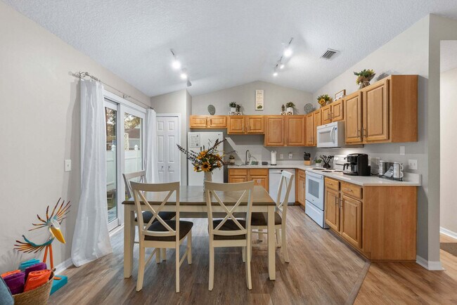 Building Photo - 20 Pearl St