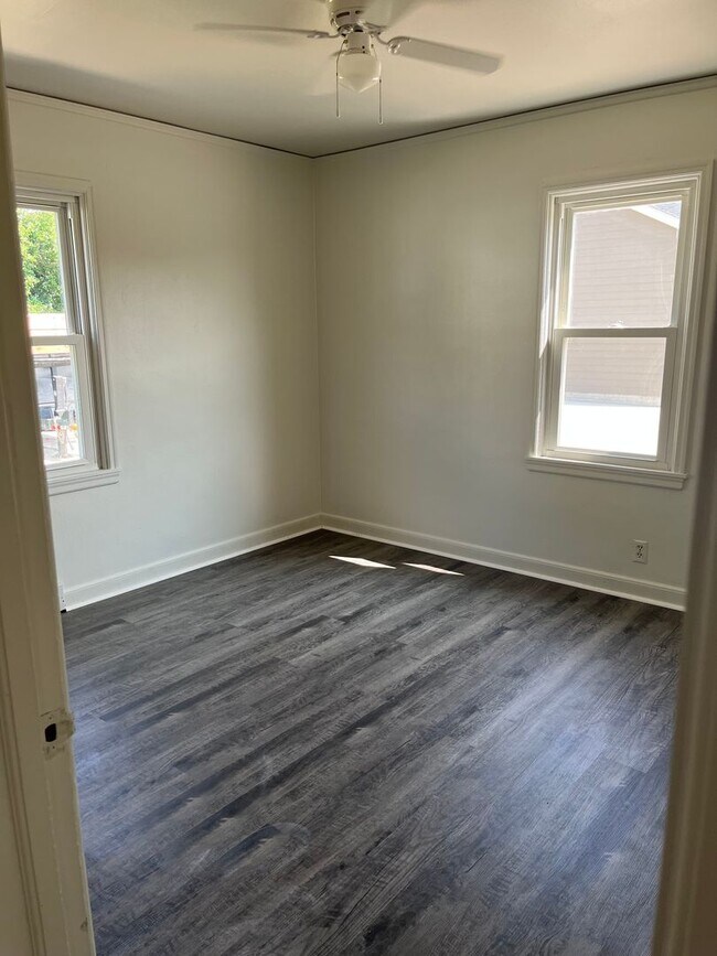 Building Photo - 3 Bedroom Home for rent in Urbandale, IA