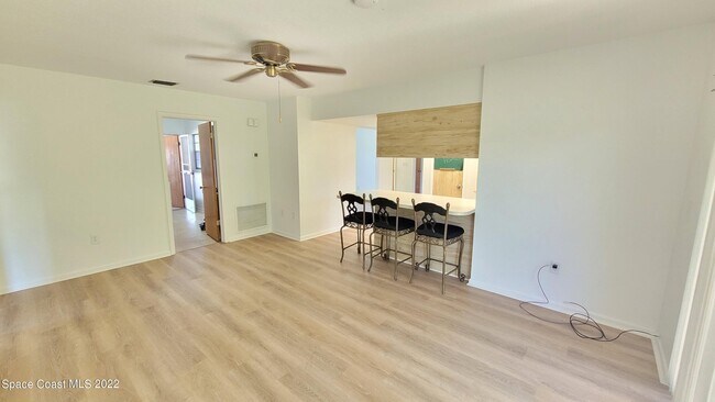 Building Photo - 1264 Seminole Dr