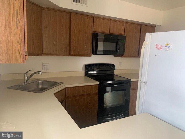 Building Photo - 1905 Bennett Pl