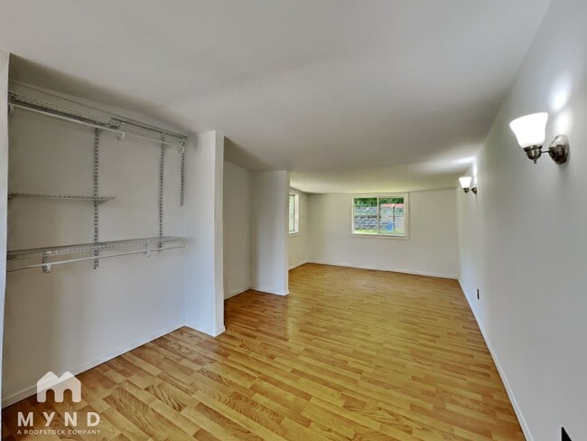 Building Photo - 904 Ferndale Cir NE