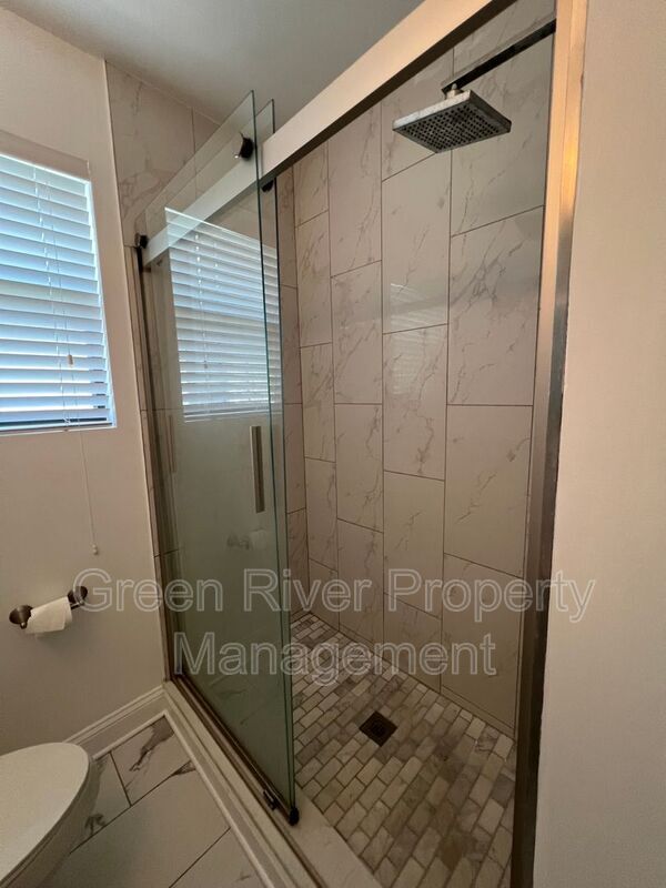 Building Photo - 1789 River Rd