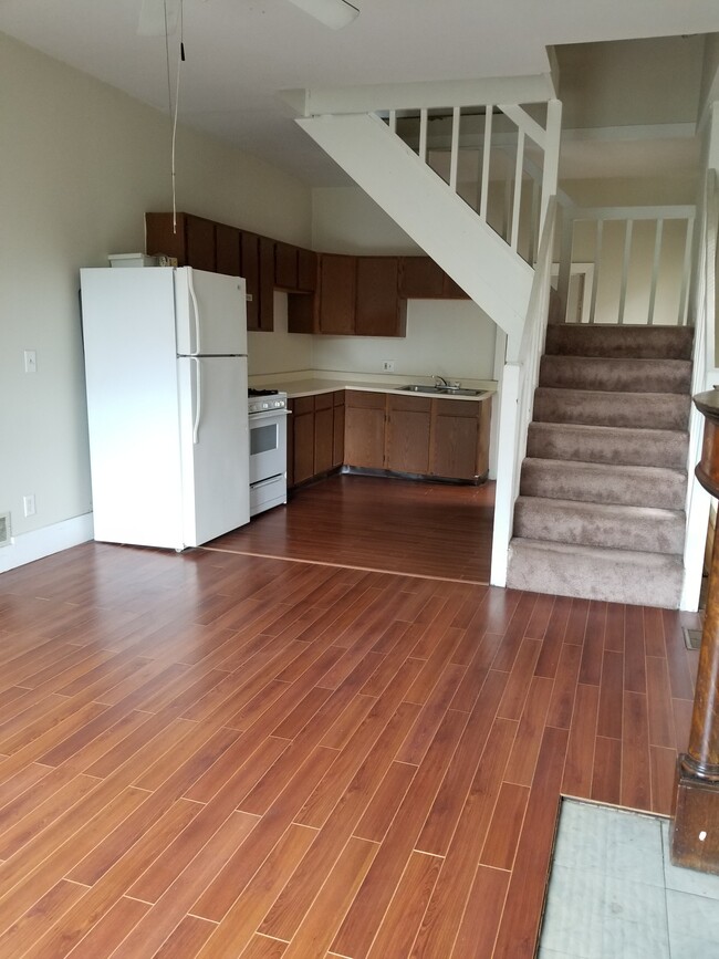 Kitchen: Before upgrade - 95 W 1st Ave