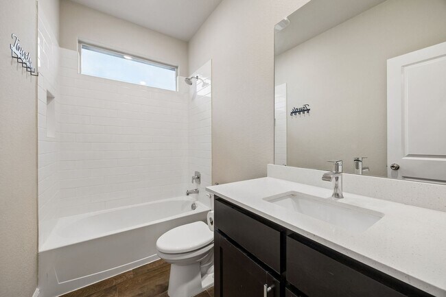 Building Photo - You won't believe it, move-in ready 3/2 in the sought after Bridgeview Community.