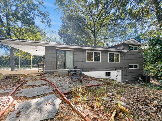 Building Photo - Charming 4 Beds 2 Baths Home in Chamblee!