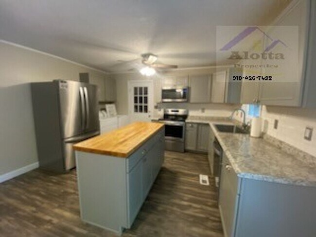 Building Photo - 5408 S Sumac Cir